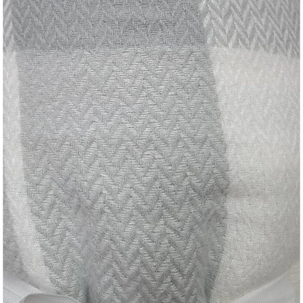 LOFT Plush Throw Blanket Gray White Plaid Fringe Oversized MSRP $80 Soft NWT